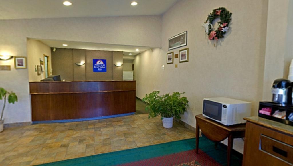 Americas Best Value Inn - Lansing Extérieur photo